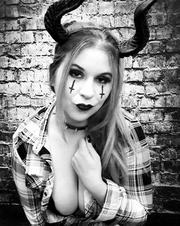 demon-girl-by-fayedreamr_001