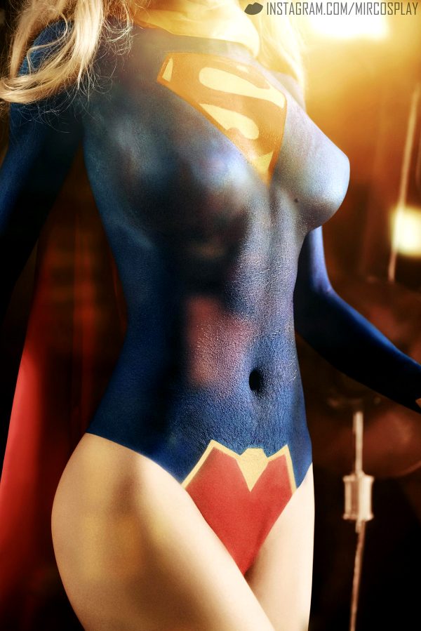 supergirl-bodypaint-closeup-by-mircosplay_001